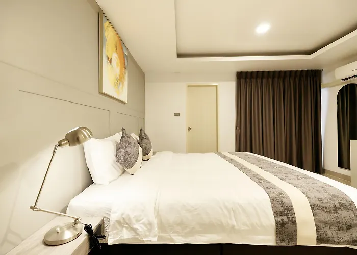 Utd8 And Hotel 3*